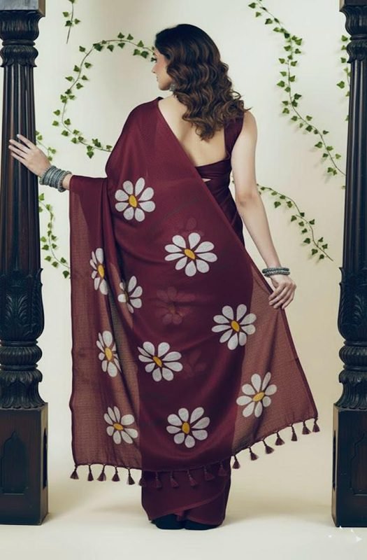 maroon-mul-handpainted-saree-with-daisy-flowers-back-view-by-swamini-sarees